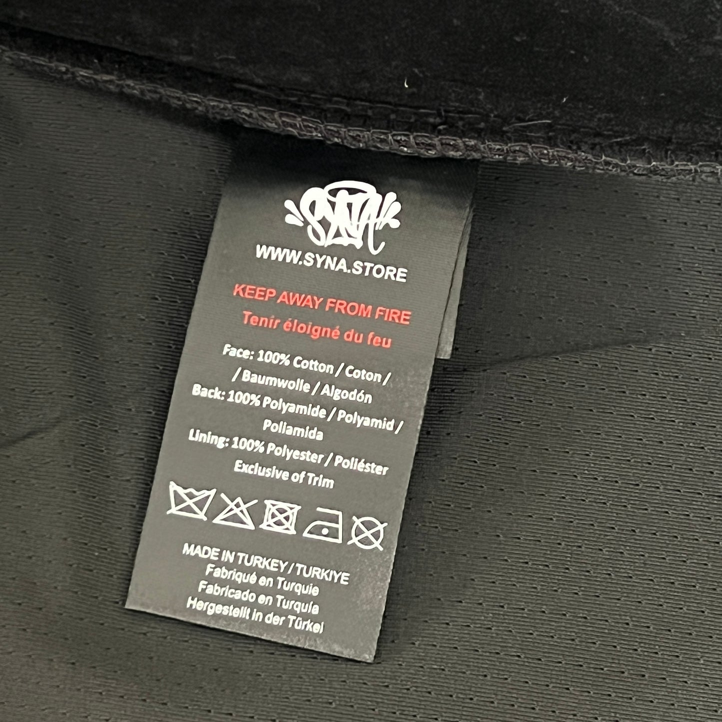 Syna World Zip-Up - Black